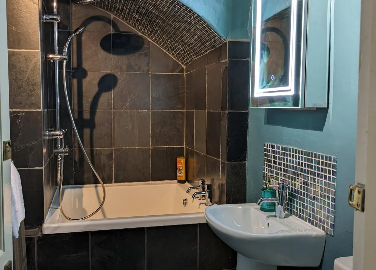 Two Bedroom Flat In Caledonia Place Bristol Regno Unito