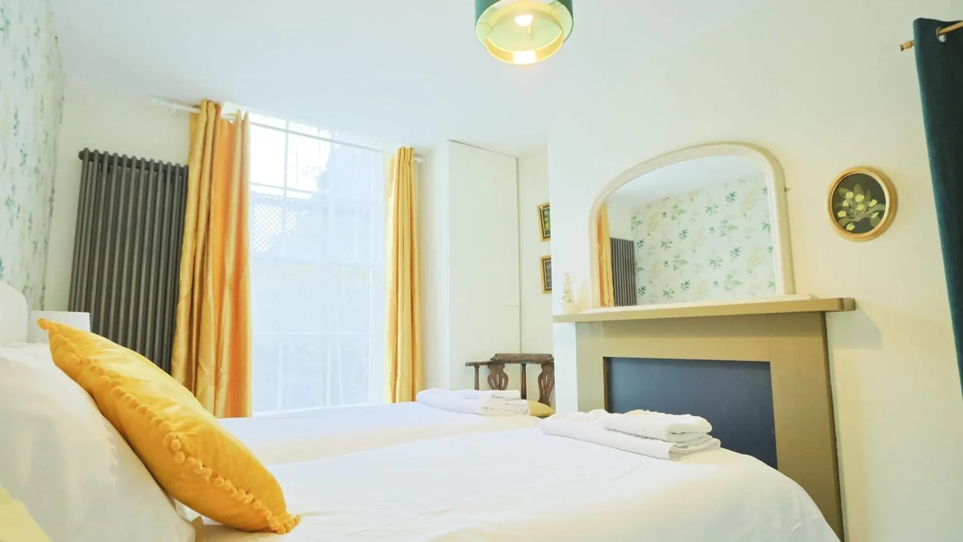 Apartment Two Bedroom Flat In Caledonia Place Bristol United Kingdom