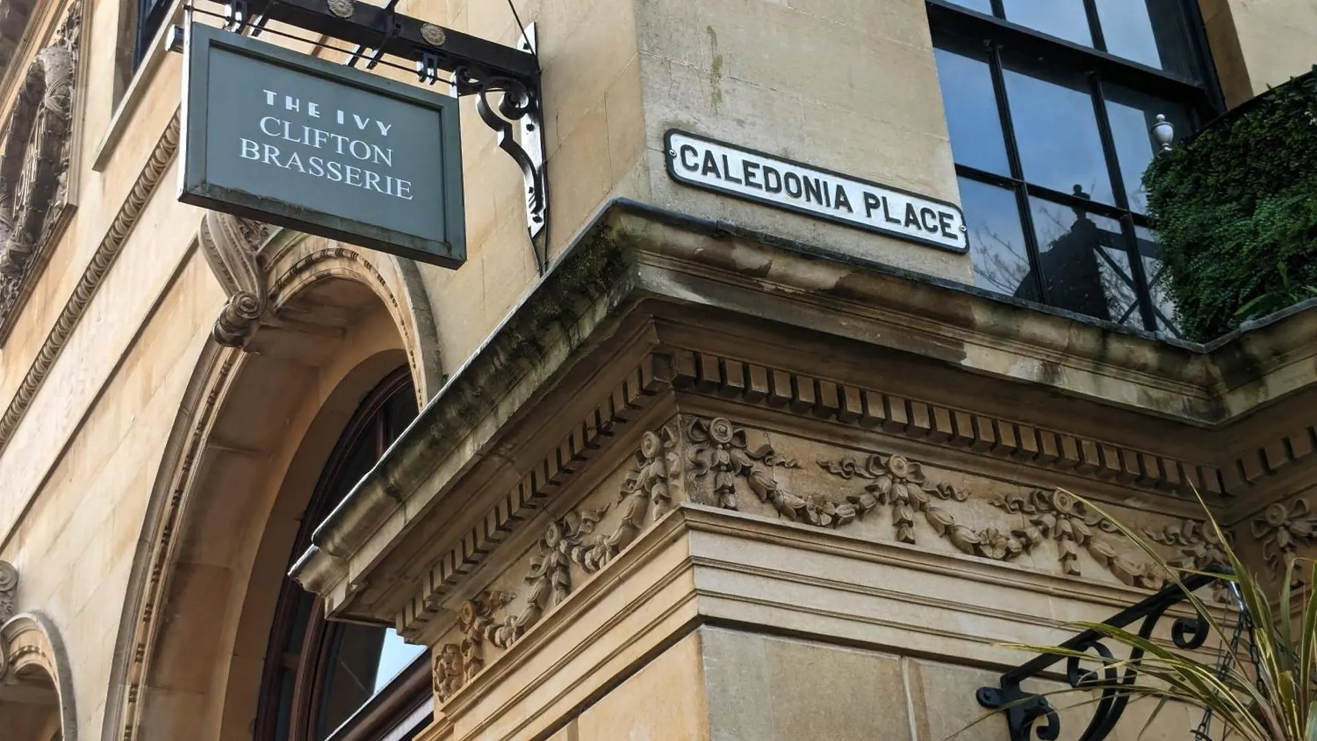 Two Bedroom Flat In Caledonia Place Bristol