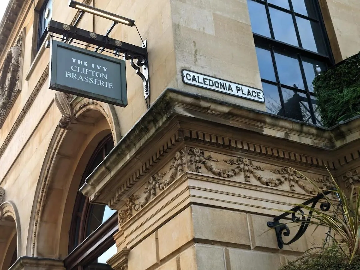 Two Bedroom Flat In Caledonia Place Bristol Apartment