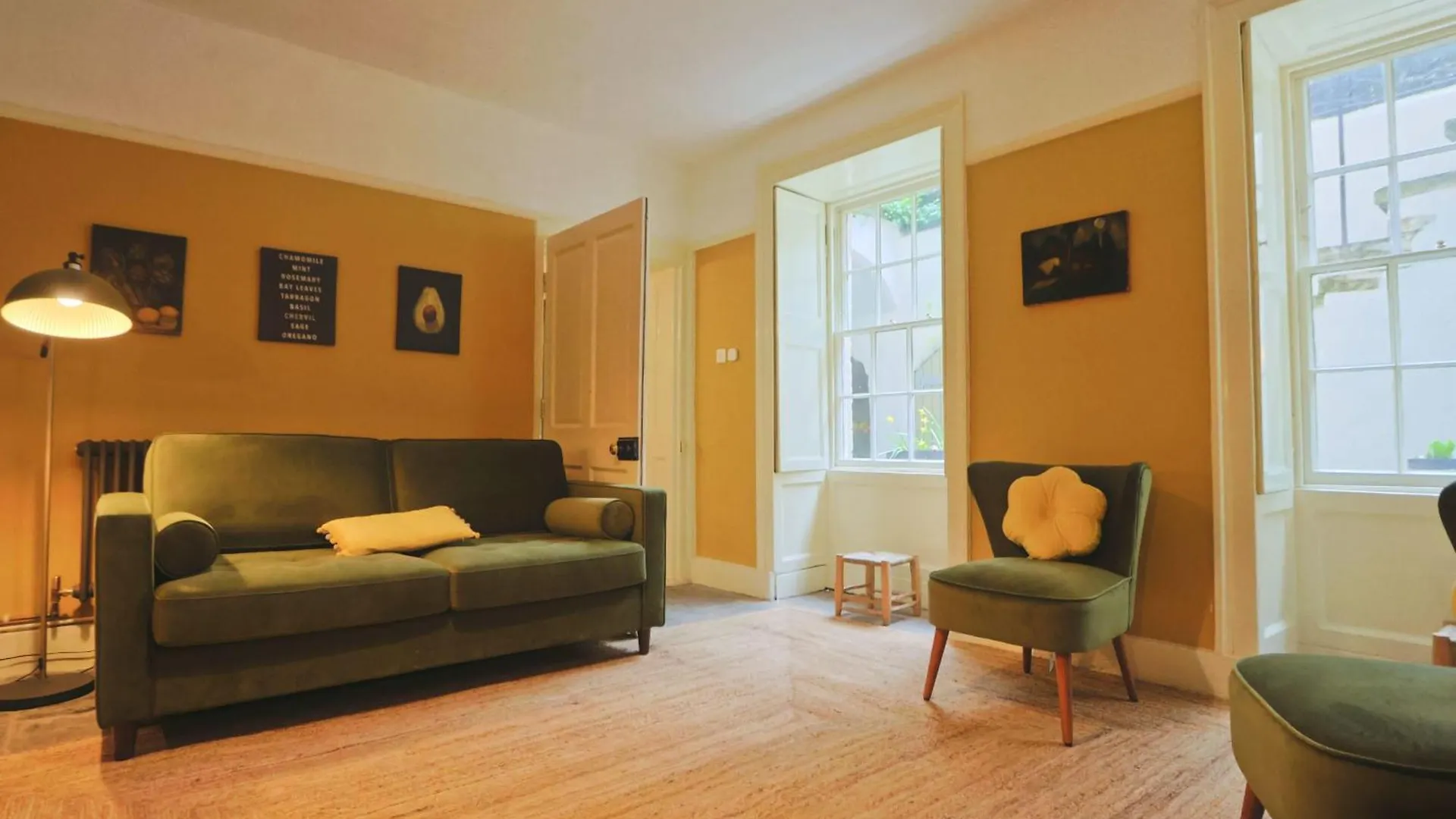 Two Bedroom Flat In Caledonia Place Bristol 0*,