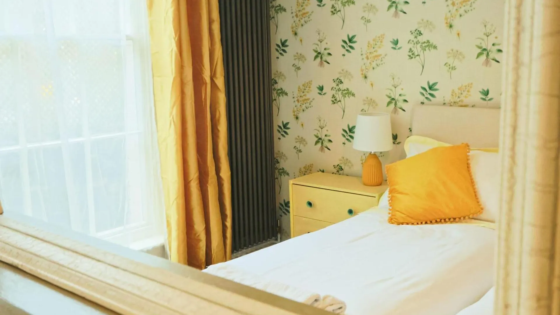 Apartment Two Bedroom Flat In Caledonia Place Bristol