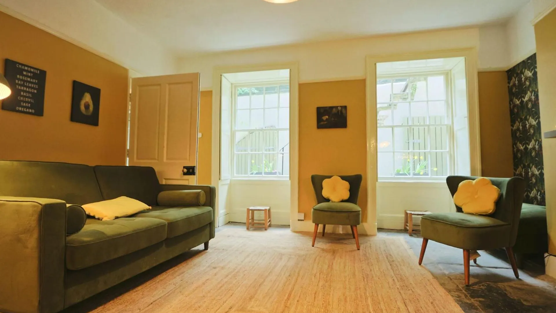 Two Bedroom Flat In Caledonia Place Bristol
