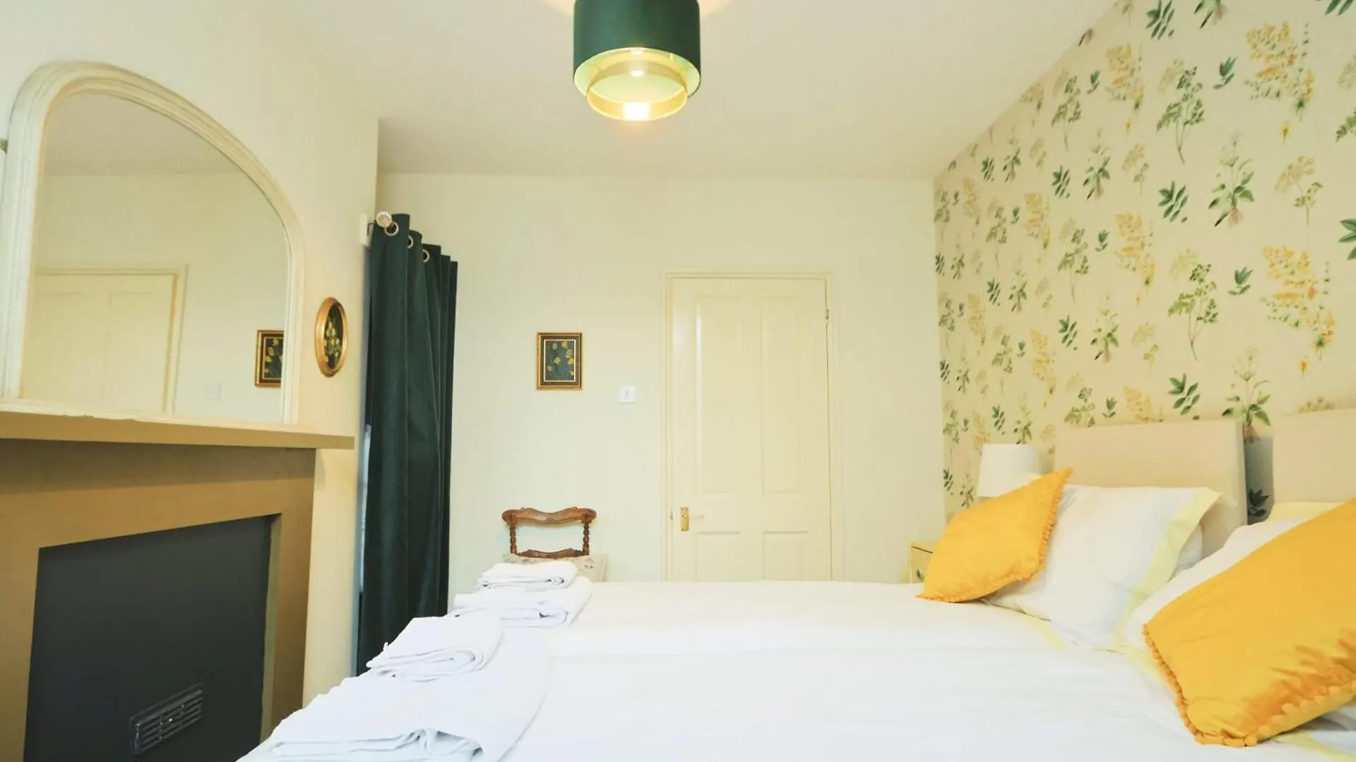 Two Bedroom Flat In Caledonia Place Bristol United Kingdom