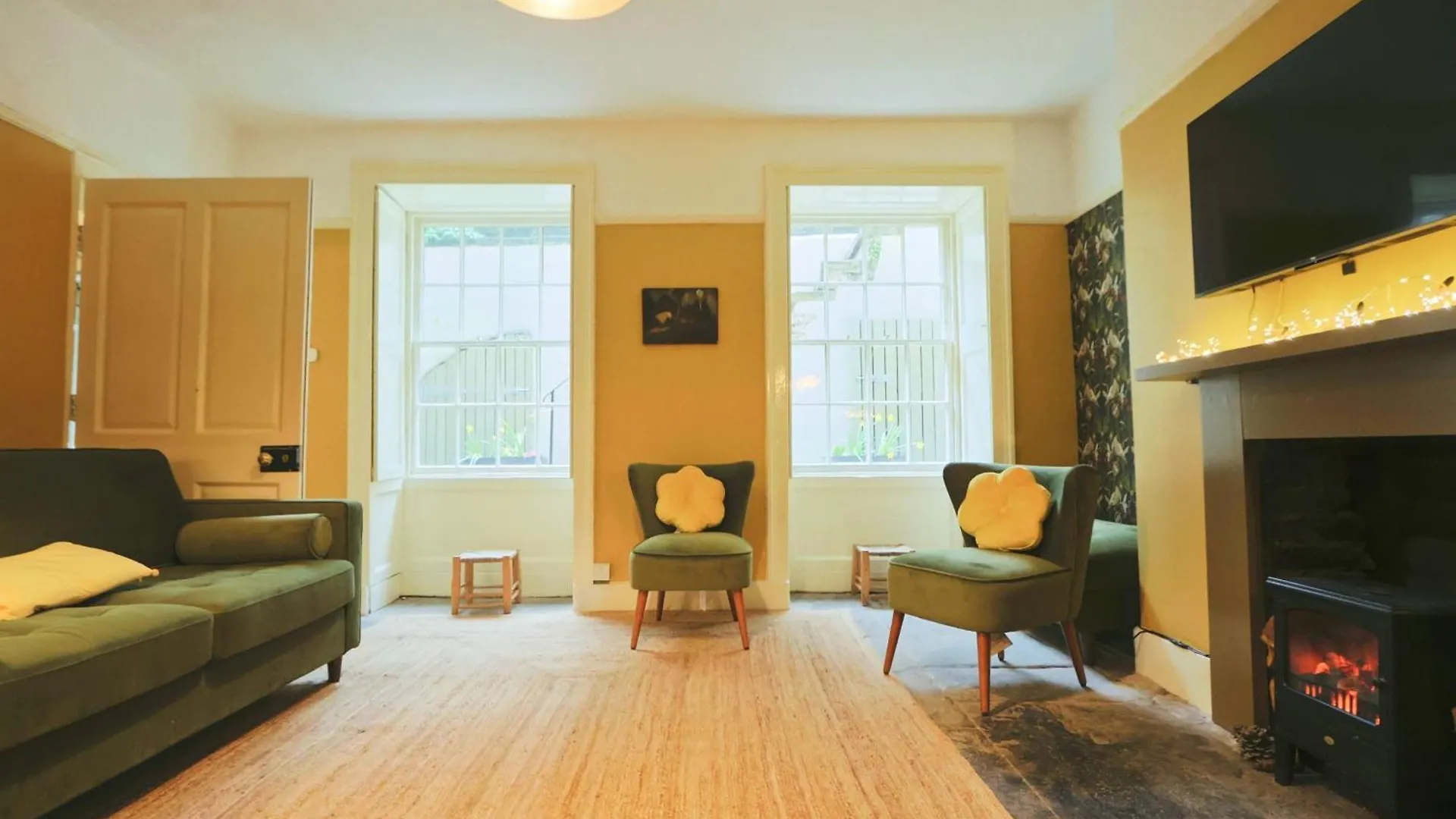 Two Bedroom Flat In Caledonia Place Bristol 0*,  United Kingdom