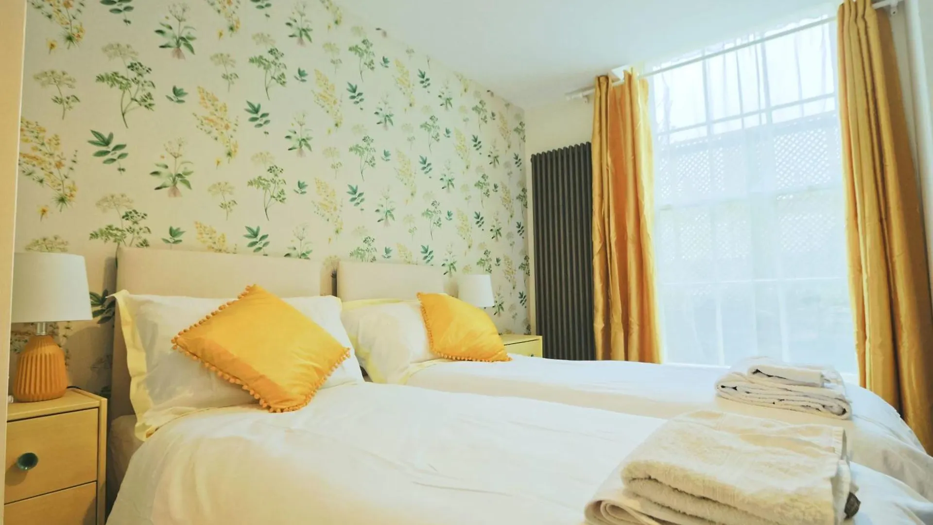 Two Bedroom Flat In Caledonia Place Bristol 0*,  United Kingdom